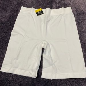 NWT white women’s XL spanks.